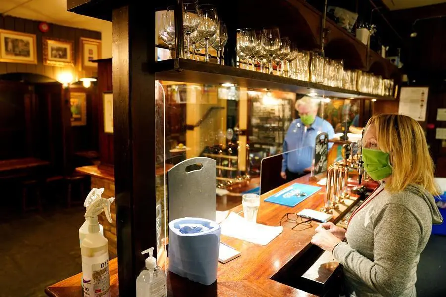 Interior del Westminster Arms pub, en el centro de Londres. EFE/EPA/WILL OLIVER