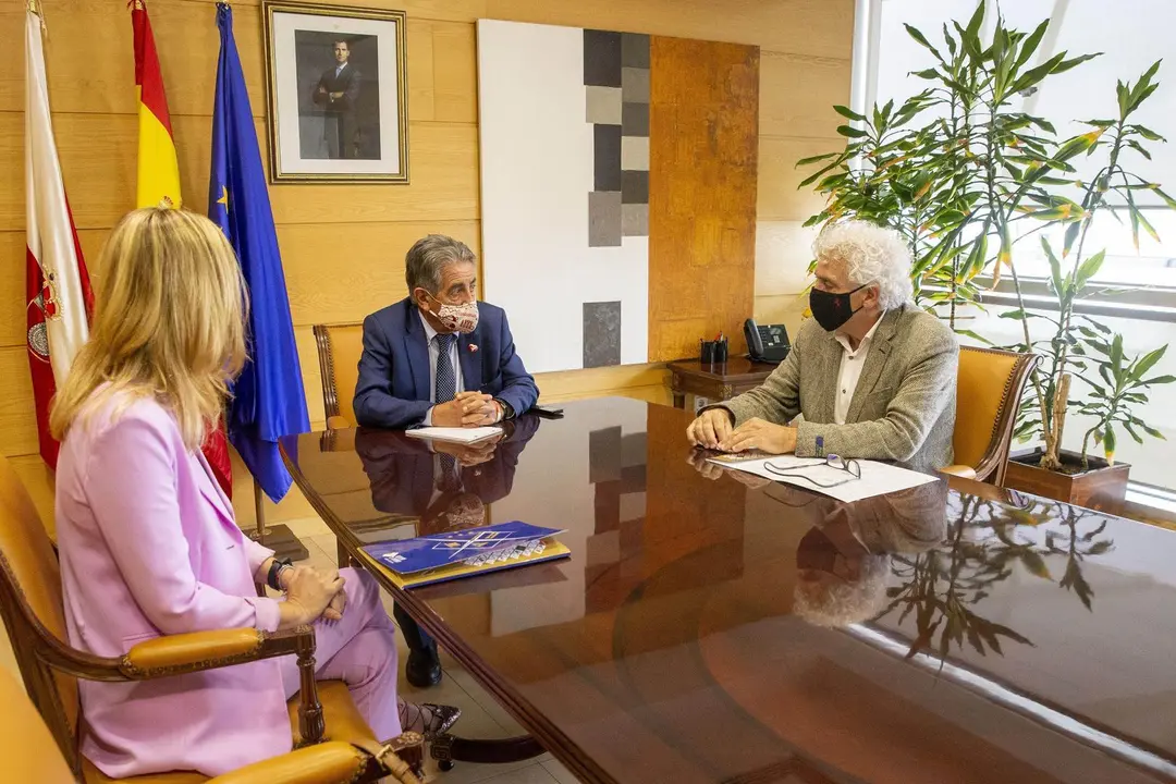 12:00 horas. Gobierno de Cantabria
El presidente del Gobierno, Miguel &Aacute;ngel Revilla, recibe al presidente de la Asociaci&oacute;n de Hosteler&iacute;a de Cantabria, &Aacute;ngel Cuevas.
09 NOVIEMBRE 2020 &copy; Miguel De la Parra