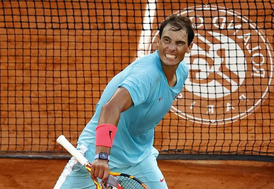 Rafael Nadal de Espa&ntilde;a reacciona despu&eacute;s de ganar contra Diego Schwartzman de Argentina en su partido de semifinales de hombres durante el torneo de tenis Abierto de Francia en Roland? Garros en Par&iacute;s, Francia, 09 de octubre de 2020. (Tenis, Abierto, Francia, Espa&ntilde;a) EFE / EPA / IAN LANGSDON