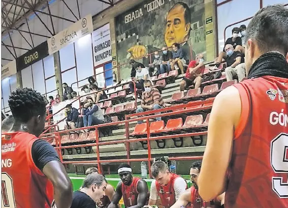 El conjunto c&aacute;ntabro en un reciente partido. / alerta