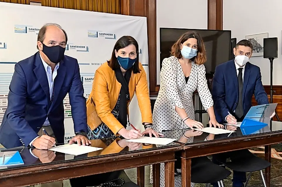 Un momento de la firma del acuerdo. / alerta