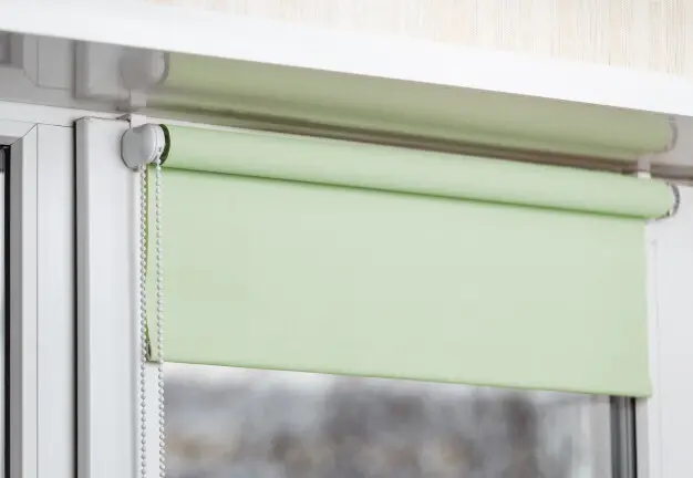 persiana-enrollable-color-ventana-plastico-blanco-persianas-ventana-plastico_120795-194