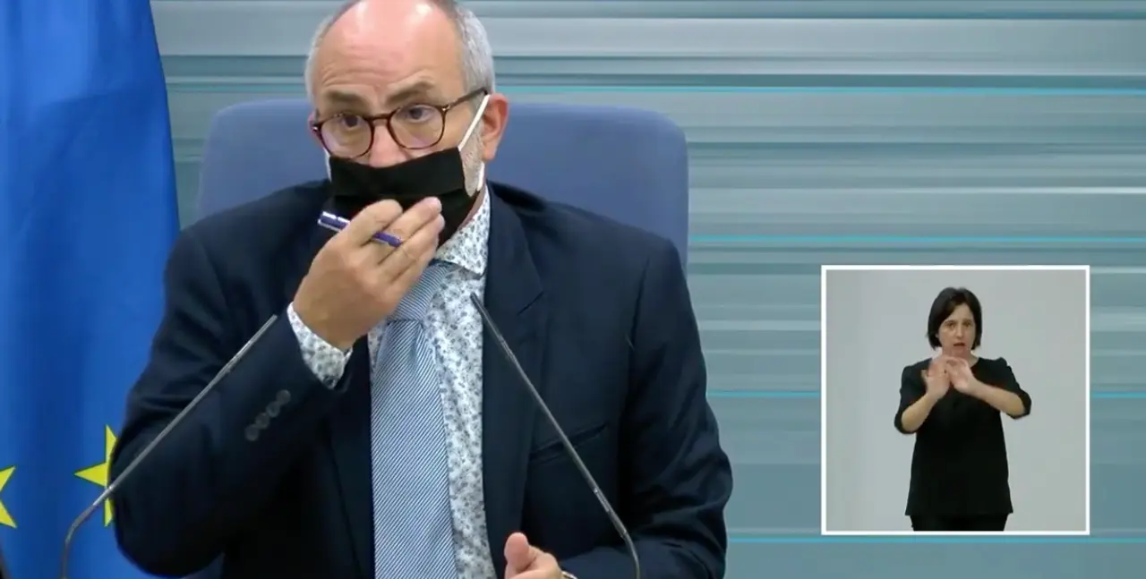 El consejero de Sanidad, Miguel Rodr&iacute;guez durante la rueda de prensa. / alerta