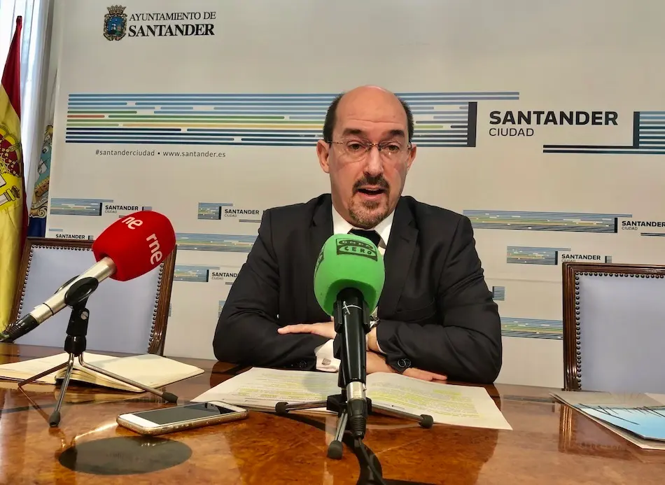 El concejal de Servicios Sociales de Santander, &Aacute;lvaro Lav&iacute;n. / ALERTA