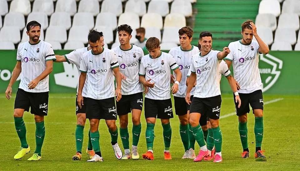 Los jugadores del Racing conf&iacute;an en comenzar el nuevo curso con buen pie. / Hardy