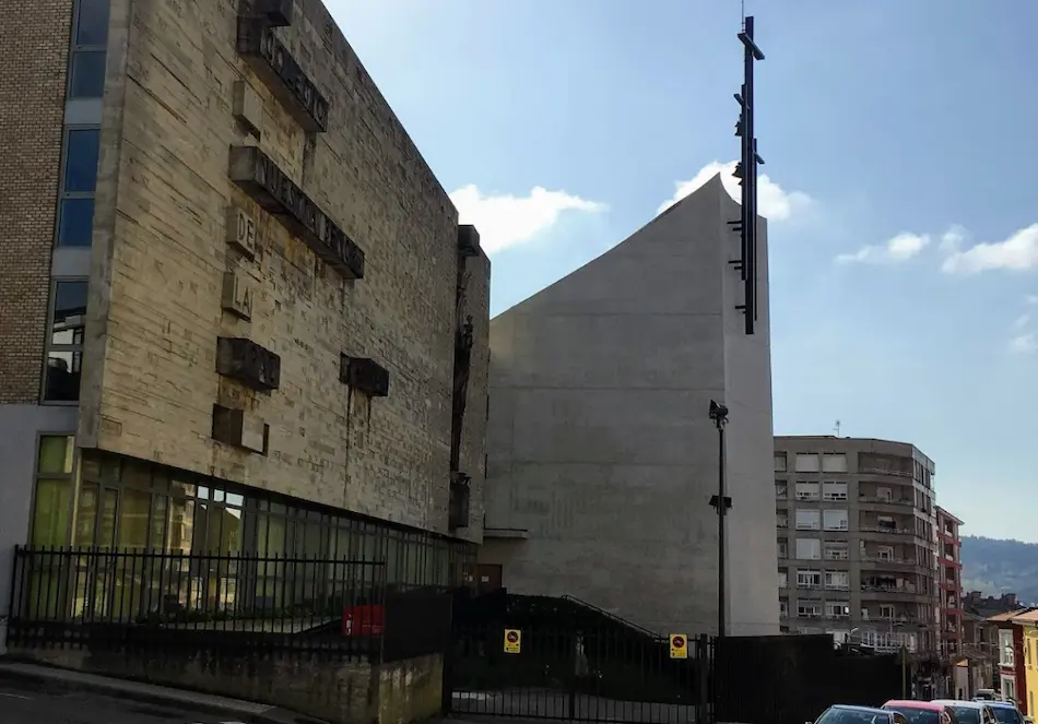 El colegio Nuestra Se&ntilde;ora de la Paz de Torrelavega. / ALERTA