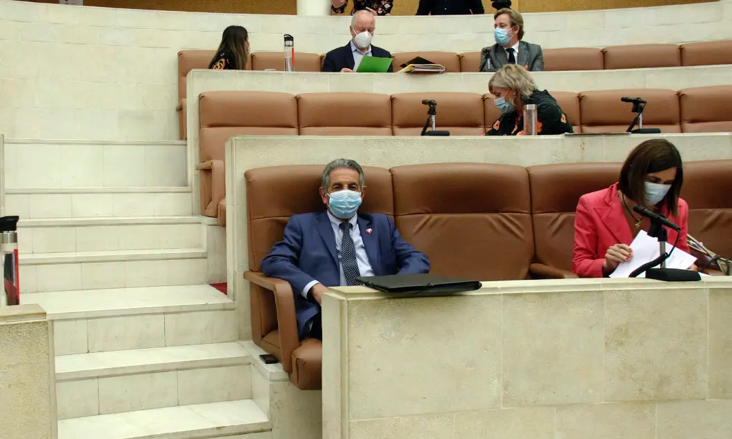 El presidente de Cantabria, Miguel &Aacute;ngel Revilla en el Parlamento de Cantabria. / JOS&Eacute; RAM&Oacute;N