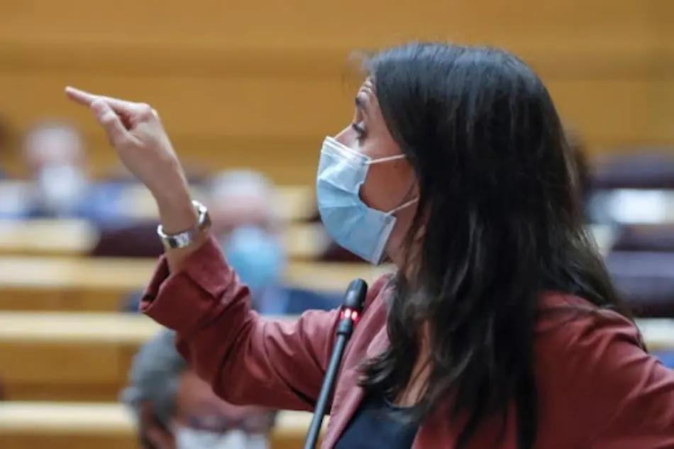 La ministra de Igualdad, Irene Montero, interviene durante la sesi&oacute;n de control al Gobierno, este martes en el Pleno del Senado, en Madri. EFE/Emilio Naranjo