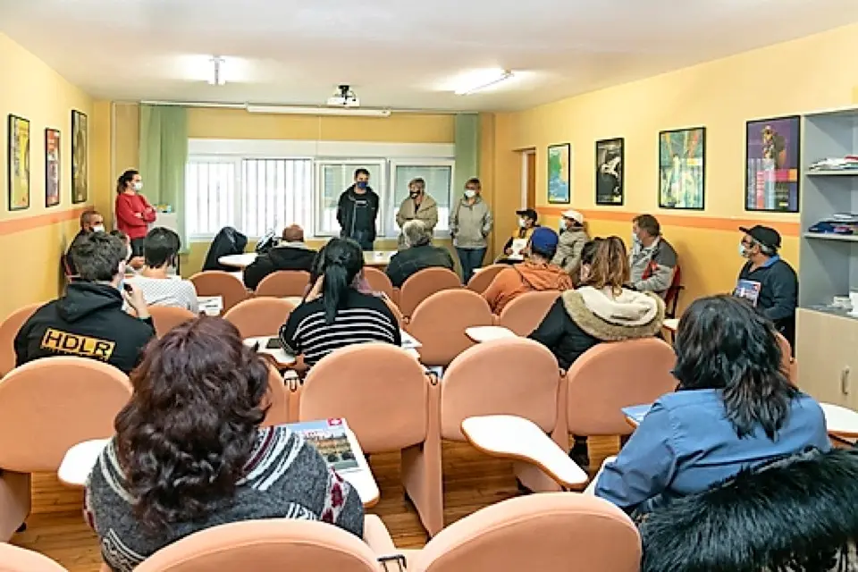 La alcaldesa y el concejal de Empleo en la recepci&oacute;n a los nuevos trabajadores de Corporaciones Locales. / ALERTA