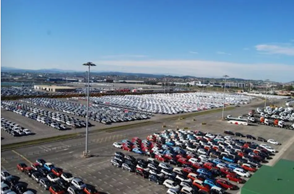 Coches en el puerto de Santander.