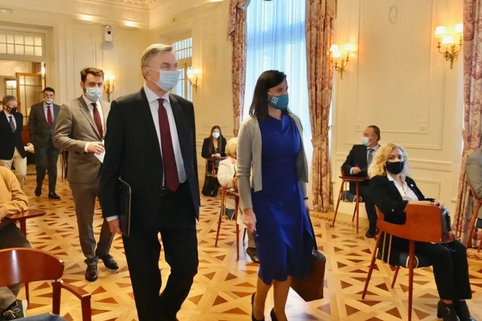 La alcaldesa Gema Igual junto al el embajador de la Federaci&oacute;n de Rusia en Espa&ntilde;a, Yuri Korchagin.