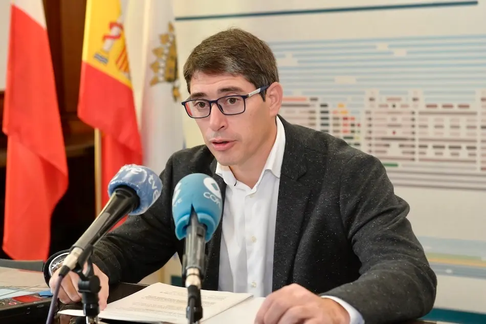 El concejal de Deportes, Felipe P&eacute;rez Manso durante la rueda de prensa. / ALERTA