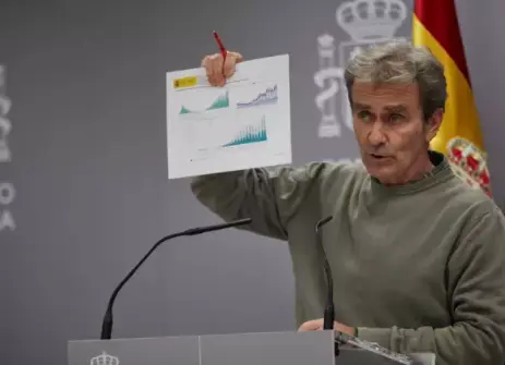 El director del Centro de Coordinaci&oacute;n de Alertas y Emergencias Sanitarias (CCAES), Fernando Sim&oacute;n, comparece en rueda de prensa en Moncloa para informar de la evoluci&oacute;n de la pandemia, en Madrid (Espa&ntilde;a), a 26 de octubre de 2020. - J.Hell&iacute;n POOL/Europa press