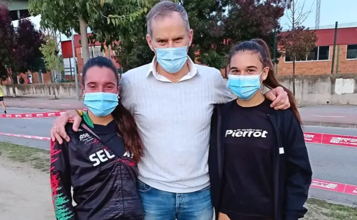 Lydia San Rom&aacute;n, cuarta en los 3.000 metros, y Estela Rodr&iacute;guez, junto a Jos&eacute; G&oacute;mez.