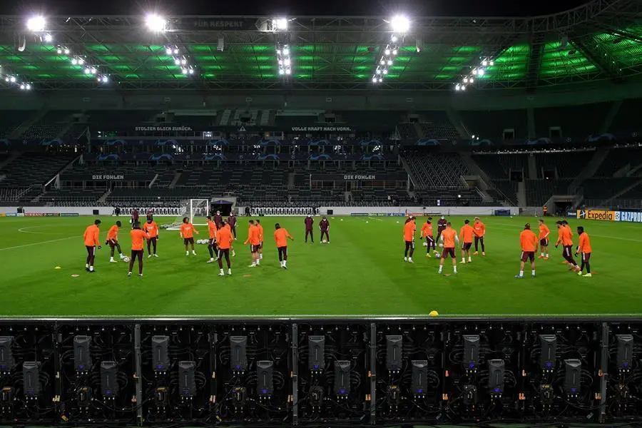 Una vista general durante la sesi&oacute;n de entrenamiento del Real Madrid en el Borussia-Park en Moenchengladbach, Alemania, el 26 de octubre de 2020, en la v&iacute;spera de su partido de f&uacute;tbol del grupo B de la Liga de Campeones de la UEFA contra el Borussia Moenchengladbach. (Liga de Campeones, Alemania, Rusia) EFE / EPA / SASCHA STEINBACH