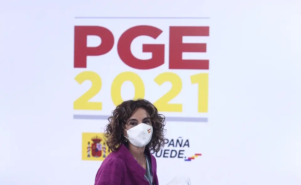 La ministra portavoz y de Hacienda, Mar&iacute;a Jes&uacute;s Montero, a su llegada a una rueda de prensa posterior al Consejo de Ministros celebrado en Moncloa, a 27 de octubre de 2020. Durante la rueda, la ministra detalla las claves de los Presupuestos Generales del Estado &ndash;PGE- 2020 presentadas con anterioridad por el presidente y vicepresidente segundo del Gobierno. EUROPA PRESS