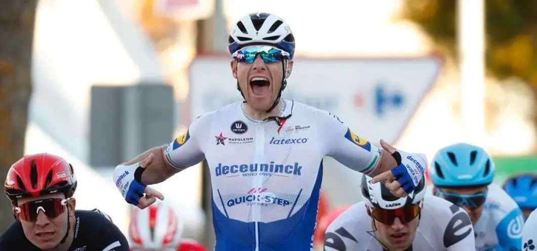 EuropaPress_3402948_ciclista_irlandes_sam_bennett_deceuninck-quick_step_ganador_novena_etapa