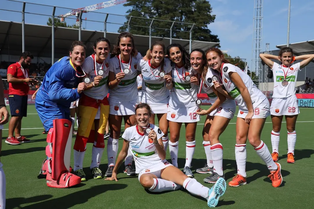 EuropaPress_2362835_seleccion_espanola_hockey_hierba_medalla_bronce_campeonato_europa_femenino