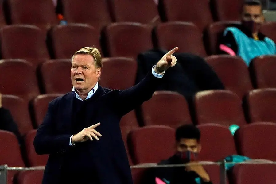 El entrenador del FC Barcelona, Ronald Koeman, en el Camp Nou. / EFE