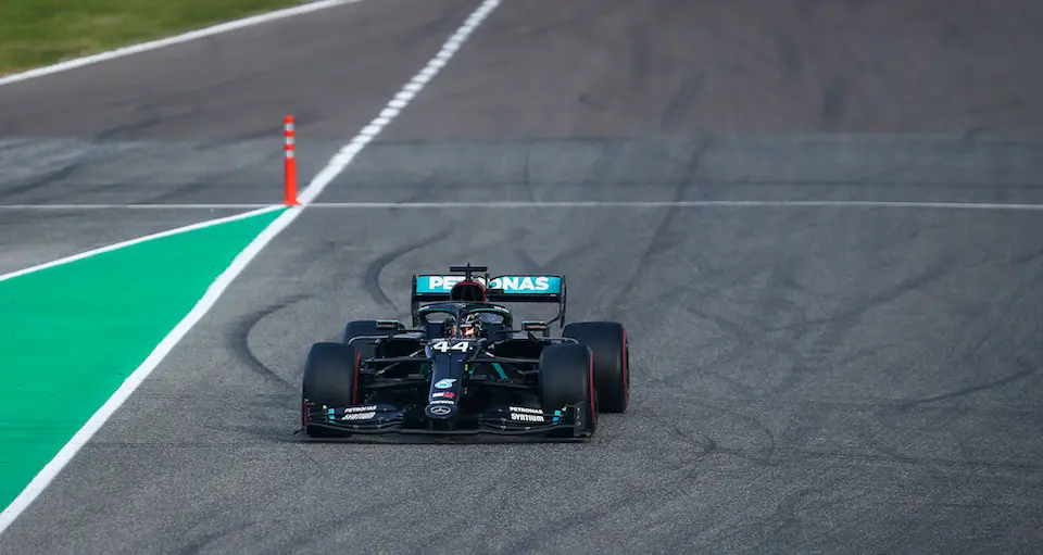 Lewis Hamilton lidera la prueba en el trazado de &Iacute;mola. / EUROPA PRESS