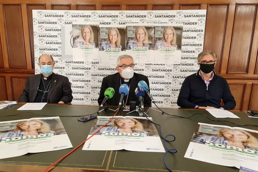 El obispo de Santander, Manuel S&aacute;nchez Monge, durante la presentaci&oacute;n de los presupuestos. / ALERTA