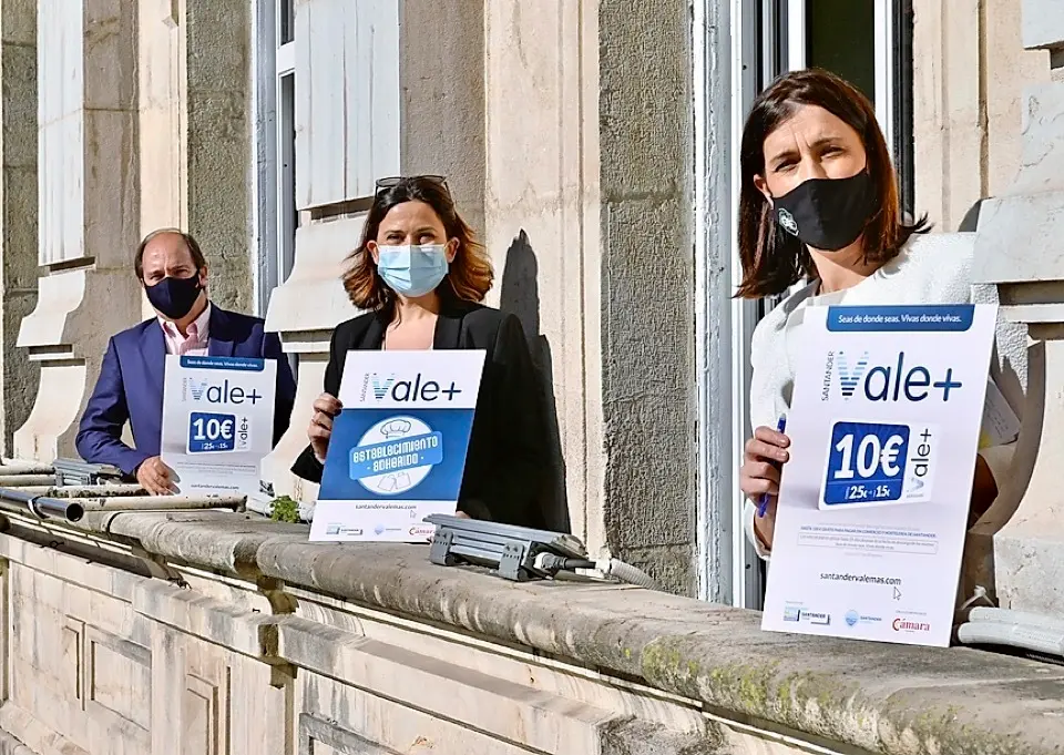 Modesto Pi&ntilde;eiro, Miriam D&iacute;az y Gema Igual presentando la campa&ntilde;a. / ALERTA