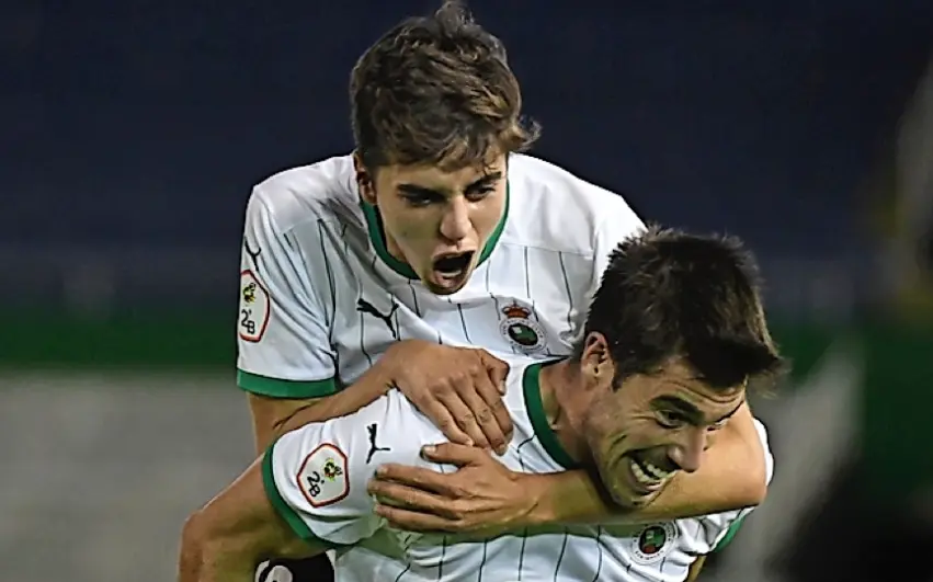 I&ntilde;igo Sainz Maza fue el primero en celebrar el gol de Jon Ander. / Hardy