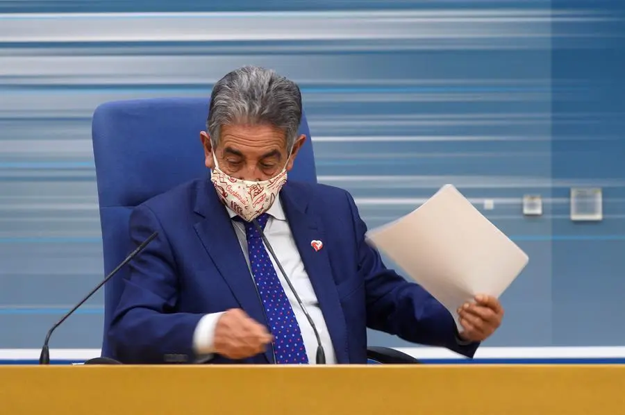 El presidente de Cantabria, Miguel &Aacute;ngel Revilla durante la rueda de prensa. / HOYOS