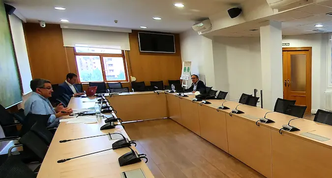Vista del pleno celebrado ayer en el Ayuntamiento de Torrelavega. / ALERTA