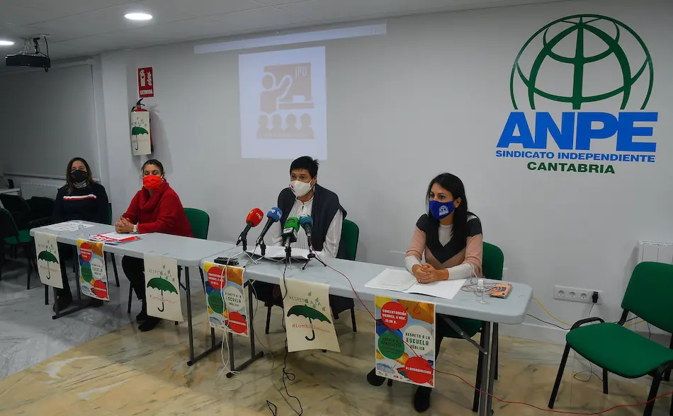 Rueda de prensa de la Junta de Personal Docente sobre pr&oacute;ximas movilizaciones, en la sede de Anpe. / HARDY