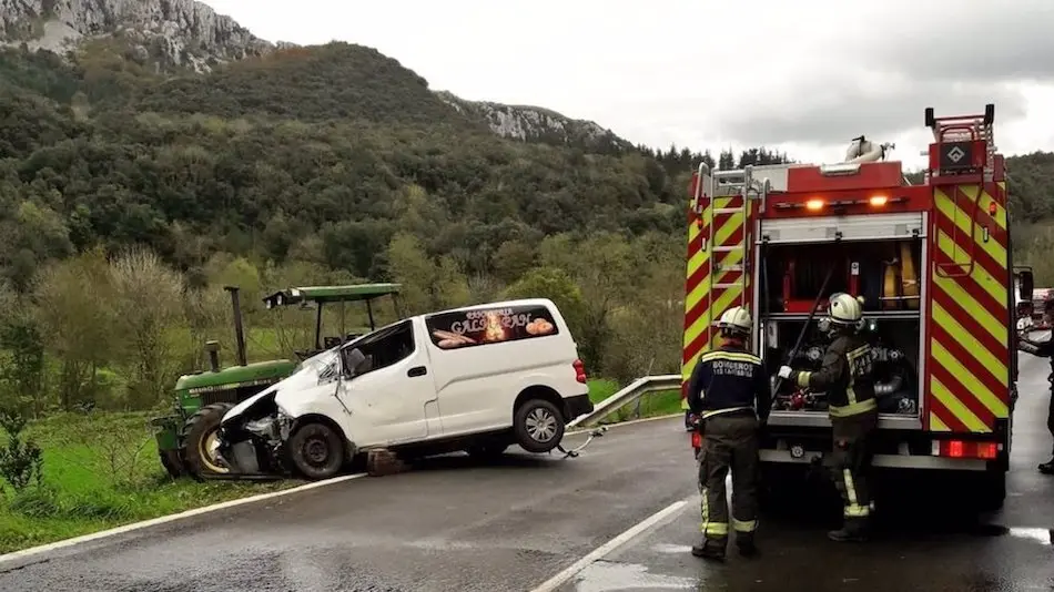 07/11/2020 Accidente en la N-629 a la altura de Ramales de la Victoria.

Una persona ha resultado este s&radic;&deg;bado herida leve en una salida de v&radic;&ne;a en la carretera nacional 629, a la altura del municipio de Ramales de la Victoria.

SOCIEDAD ESPA&radic;&euml;A EUROPA CANTABRIA
112 CANTABRIA
