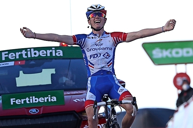 El franc&eacute;s David Gaudu (Groupama-FDJ) fue ganador en la etapa con final en el Alto de La Covatilla. / EFE