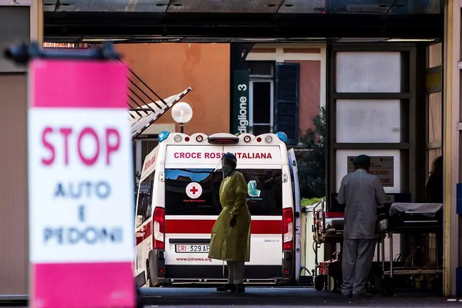 Entrada de Urgencias del hospital Umberto I de Roma. EFE/EPA/ANGELO CARCONI/Archivo