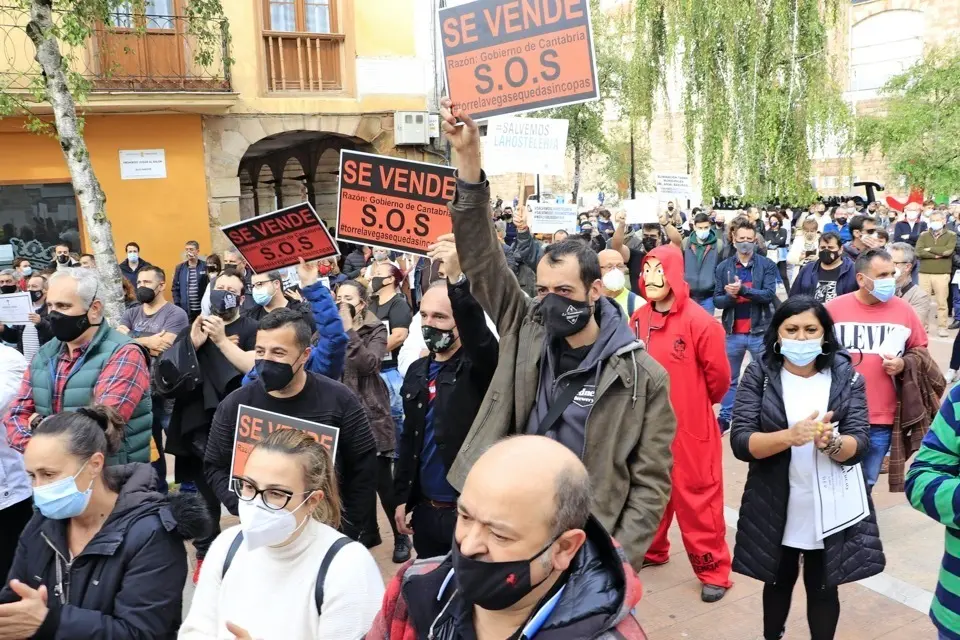 M&aacute;s de trescientas personas se concentraron el pasado viernes. / ALERTA