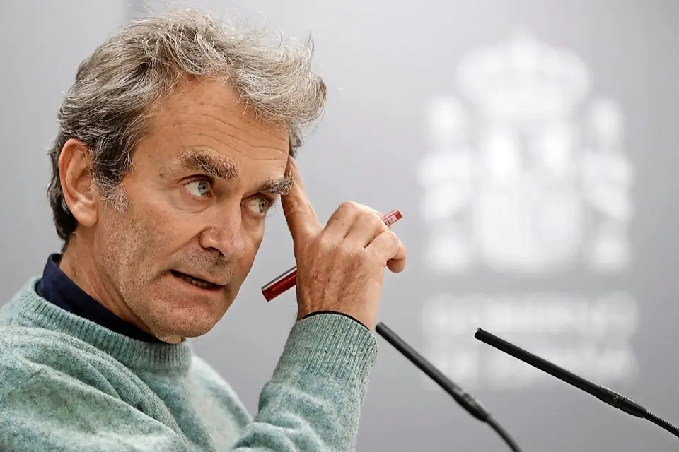 GRAF7331. MADRID (ESPA&Ntilde;A), 10/11/2020.- El director del Centro de Alertas y Emergencias Sanitarias, Fernando Sim&oacute;n, durante la rueda de prensa ofrecida este martes en Moncloa para informar acerca de los &uacute;ltimos datos de la pandemia del coronavirus en Espa&ntilde;a. EFE/Mariscal