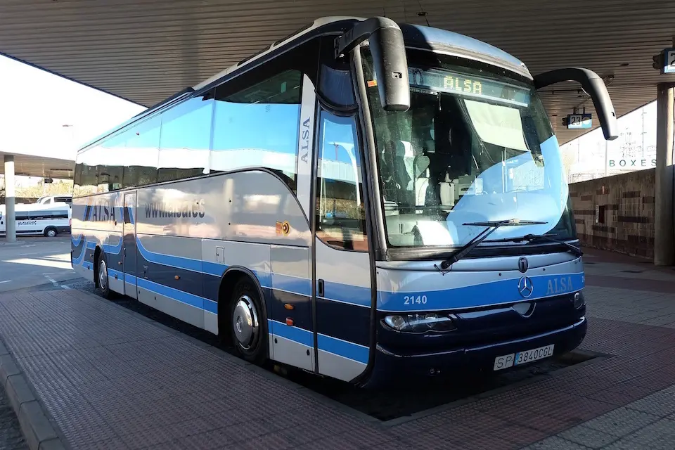 Autob&uacute;s de Alsa. / ALERTA