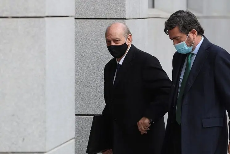 El exministro de Interior Jorge Fern&aacute;ndez D&iacute;az y el que fuera su n&uacute;mero 2 Francisco Mart&iacute;nez se enfrentan este viernes a un careo para tratar de descubrir qui&eacute;n de los dos miente acerca de la autor&iacute;a de los mensajes que supuestamente se cruzaron sobre la operaci&oacute;n Kitchen para espiar al extesorero Luis B&aacute;rcenas.