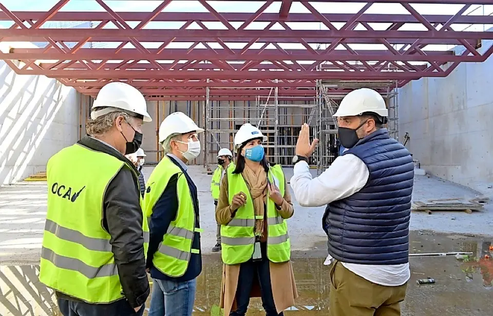Gema Igual y C&eacute;sar D&iacute;az visitando las obras. / ALERTA