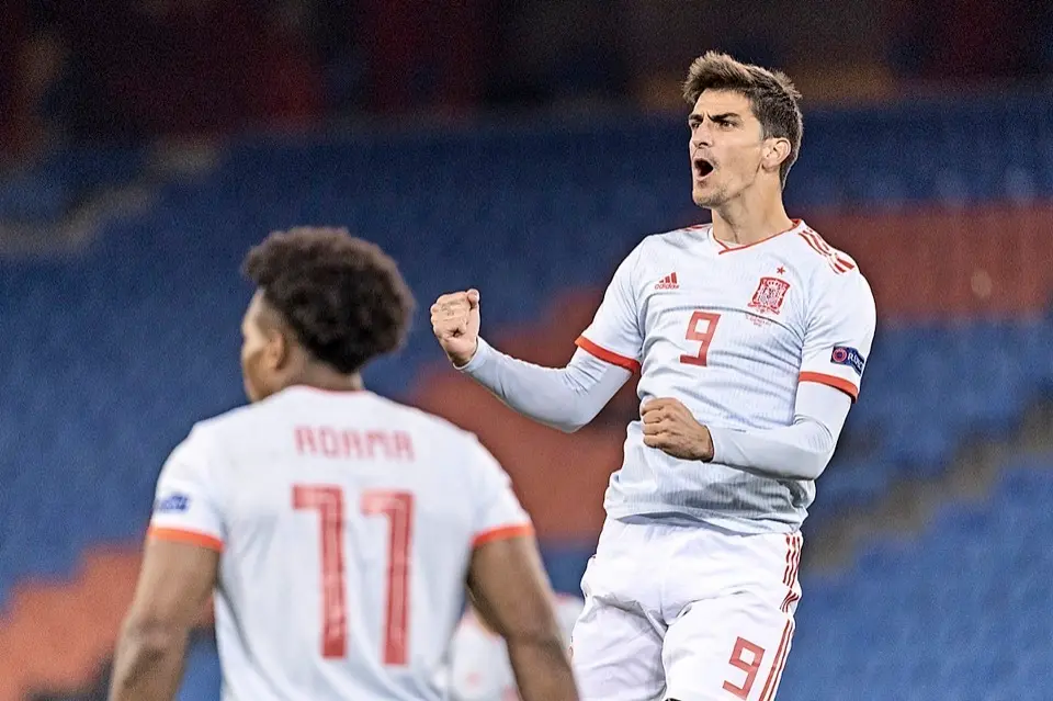 Gerard Moreno celebra el gol conseguido en el &uacute;ltimo minuto, que dio el empate a Espa&ntilde;a. / EFE