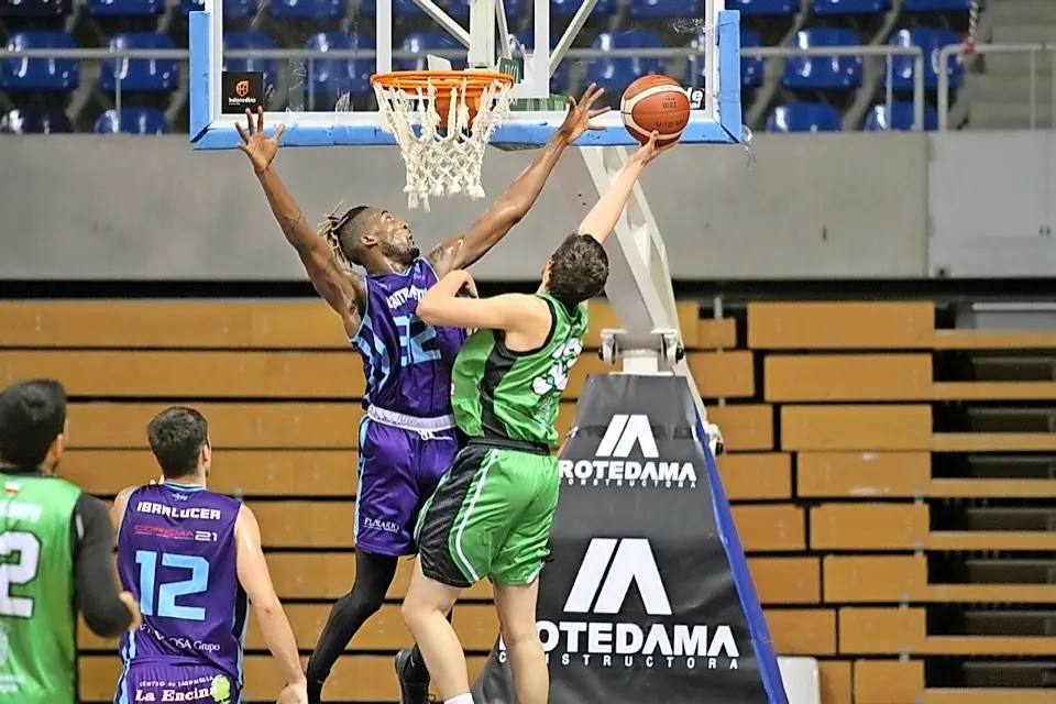 Duelo entre Marello y Worell. / Lanza