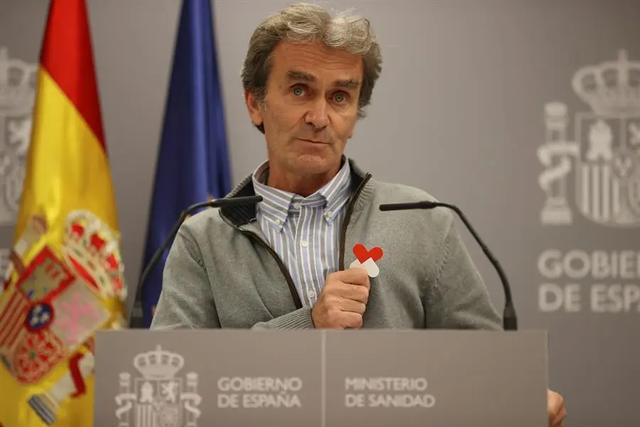 El director del Centro de Coordinaci&oacute;n de Alertas y Emergencias Sanitarias, Fernando Sim&oacute;n, ofrece una rueda de prensa este lunes en Madrid para actualizar la situaci&oacute;n de la pandemia. EFE/Juanjo Mart&iacute;n