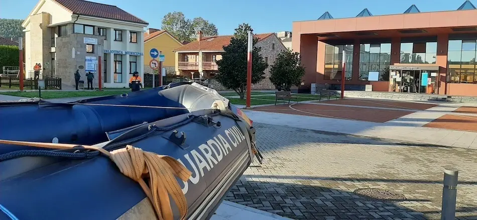 Centro de control de los efectivos de b&uacute;squeda del hombre desaparecido situado en el Ayuntamiento de Miengo. / S.D.