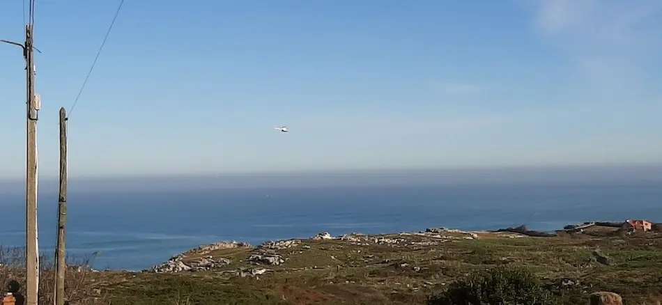 El helic&oacute;ptero de Salvamento Mar&iacute;timo ha localizado un cuerpo a siete millas mar adentro de la zona de b&uacute;squeda en Miengo. / S.D.