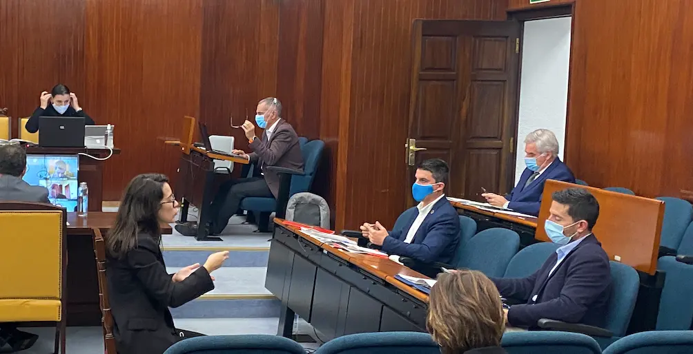 La oposici&oacute;n en el Pleno del Ayuntamiento de Santander. / ALERTA