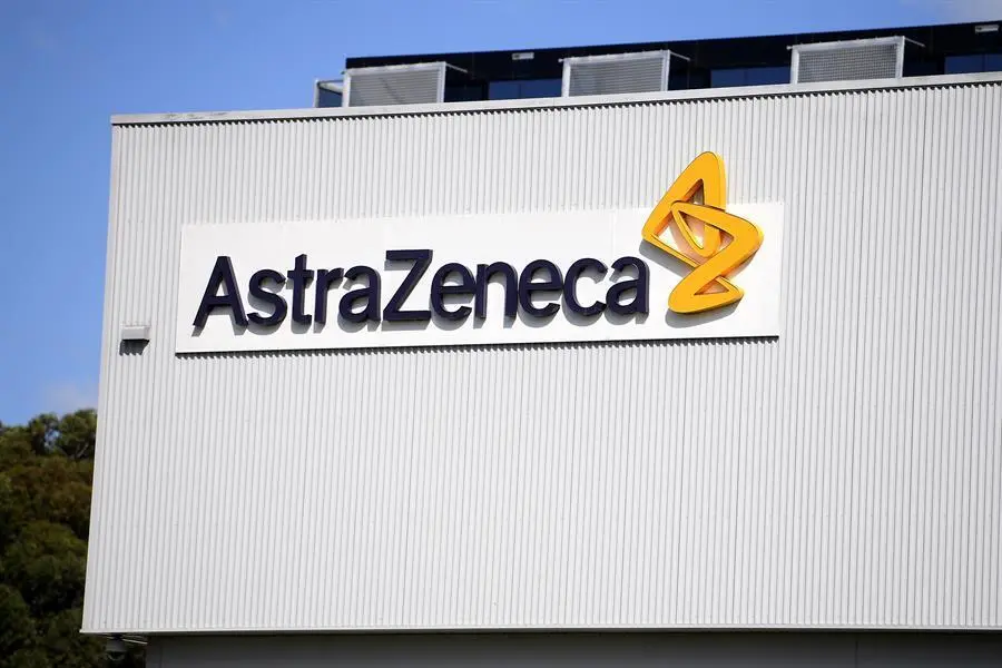 En colaboraci&oacute;n con la farmac&eacute;utica AstraZeneca y otros organismos, los investigadores probaron el preparado, llamado ChAdOx1 nCoV-19, en un experimento con 560 adultos sanos, entre ellos 240 de m&aacute;s de 70 a&ntilde;os, con el objetivo de observar su impacto en el sistema inmune y posibles efectos secundarios. EFE/EPA/DAN HIMBRECHTS