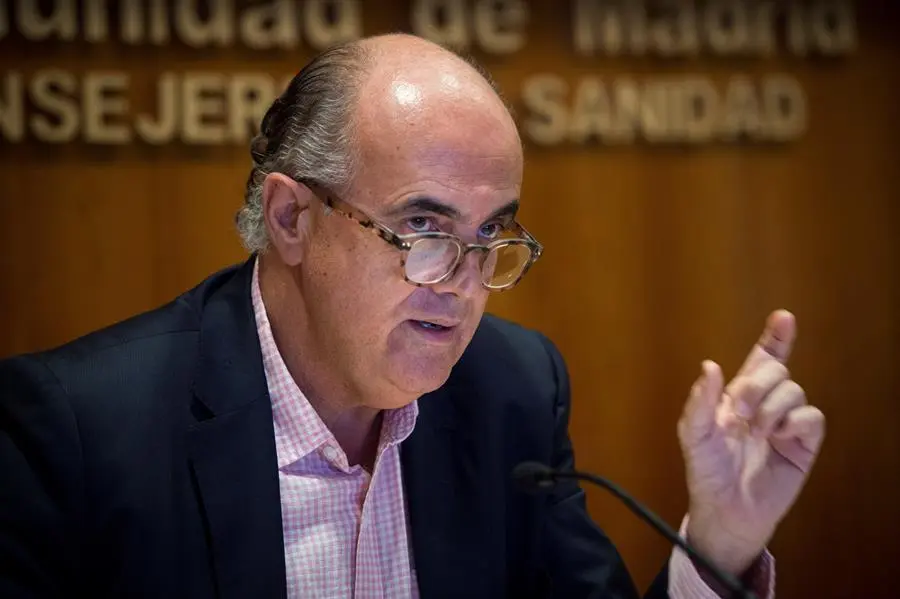 El viceconsejero de Salud p&uacute;blica, Antonio Zapatero, durante la rueda de prensa de hoy. EFE/Luca Piergiovanni