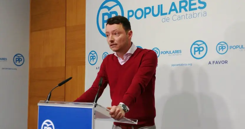 El portavoz del PP de Laredo, Alejandro Liz. / ALERTA