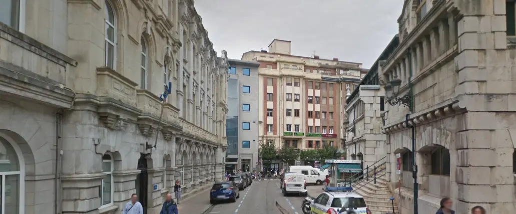 Vista de la calle El Mercado en Santander. / ALERTA