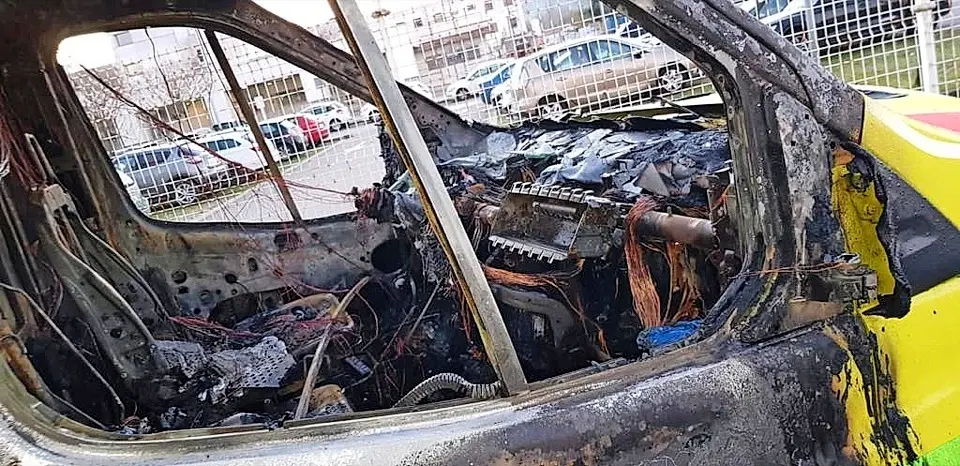 Vista del estado en que qued&oacute; la ambulancia. / ALERTA