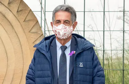 El presidente de Cantabria, Miguel &Aacute;ngel Revilla hoy durante el acto al minuto de silencio con motivo del 25N.